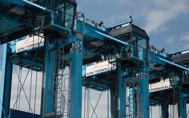 APMT Barcelona commissions 17 Konecranes hybrid straddle carriers